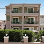 Apartment Dionysia 10 *
